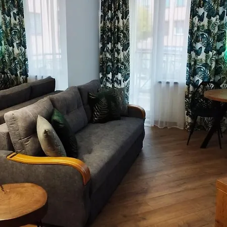 Apartment Through The Art Gallery Pila