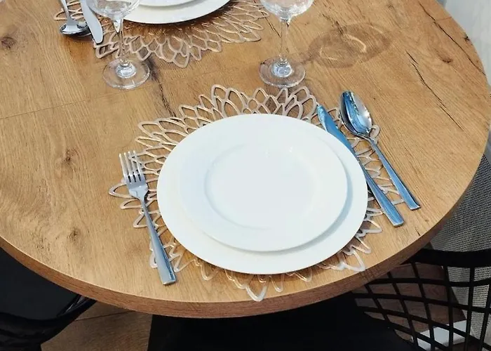 Apartment Through The Art Gallery Pila (Pila)